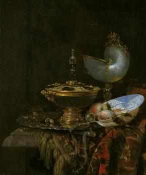 Willem Kalf. Nature morte avec coupe Holbein, coupe Nautilus, gobelet en verre et coupe à fruits (1678)